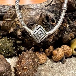 Authentic Pandora Geometric Lines Charm with Clear Pave Zirconias Rombos